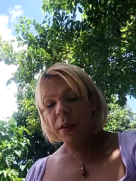 blondebitchlitle online show from 24, 10, 2025