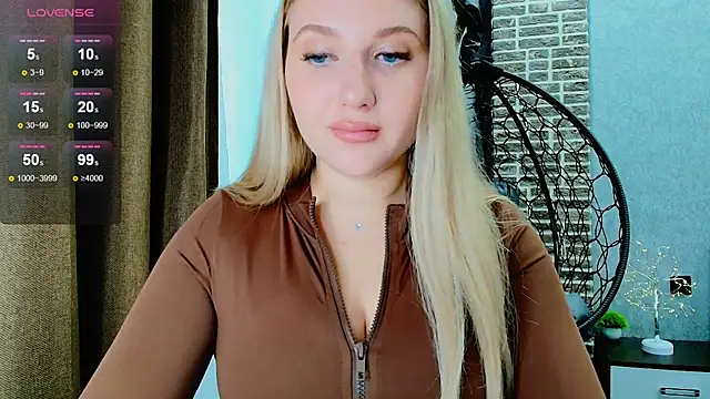Snapshot of Evacadooo chatting on 18, 9, 2025 Evacadooo online show from 18, 9, 2025