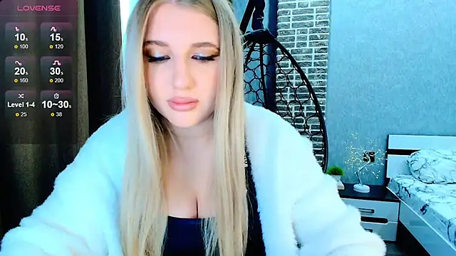 Snapshot of Evacadooo chatting on 30, 9, 2025 Evacadooo online show from 30, 9, 2025