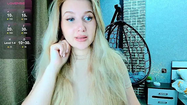 Snapshot of Evacadooo chatting on 13, 9, 2025 Evacadooo online show from 13, 9, 2025