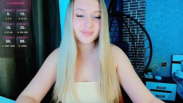 Snapshot of Evacadooo chatting on 28, 9, 2025 Evacadooo online show from 28, 9, 2025