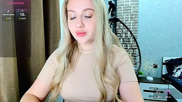 Snapshot of Evacadooo chatting on 11, 9, 2025 Evacadooo online show from 11, 9, 2025