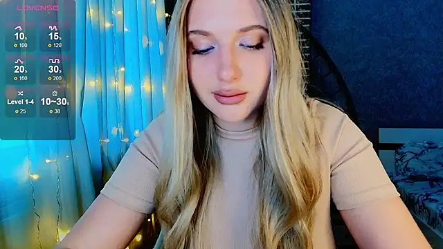 Snapshot of Evacadooo chatting on 10, 10, 2025 Evacadooo online show from 10, 10, 2025