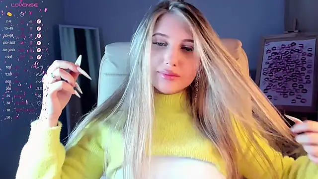 Snapshot of Evacadooo chatting on 1, 3, 2025 Evacadooo online show from 1, 3, 2025