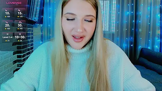Snapshot of Evacadooo chatting on 4, 10, 2025 Evacadooo online show from 4, 10, 2025