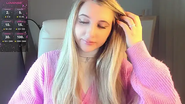 Snapshot of Evacadooo chatting on 11, 1, 2025 Evacadooo online show from 11, 1, 2025