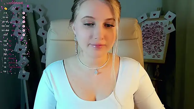 Snapshot of Evacadooo chatting on 24, 2, 2025 Evacadooo online show from 24, 2, 2025