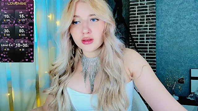 Evacadooo online show from 4, 12, 2025