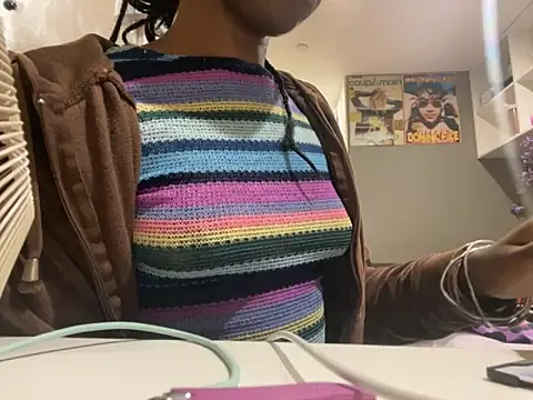 Snapshot of iveedie017 chatting on 14, 10, 2025 iveedie017 online show from 14, 10, 2025