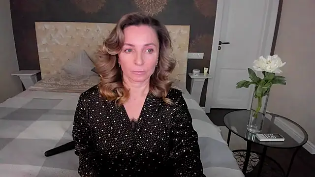 Snapshot of AllisonWilliams chatting on 23, 11, 2025 AllisonWilliams online show from 23, 11, 2025