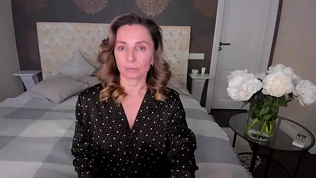 Snapshot of AllisonWilliams chatting on 18, 11, 2025 AllisonWilliams online show from 18, 11, 2025