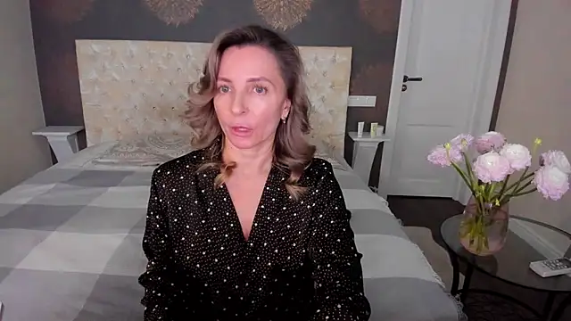 Snapshot of AllisonWilliams chatting on 13, 11, 2025 AllisonWilliams online show from 13, 11, 2025