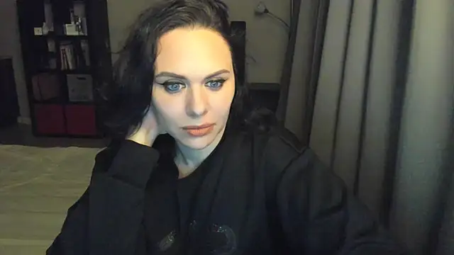 Snapshot of MollyCheiz chatting on 5, 3, 2025 MollyCheiz online show from 5, 3, 2025