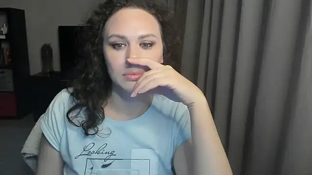 MollyCheiz online show from 4, 6, 2026