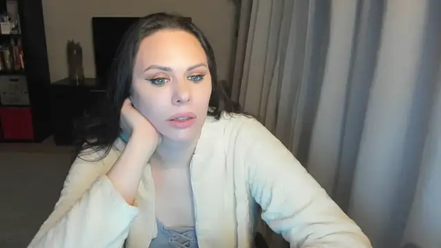 MollyCheiz online show from 13, 12, 2025