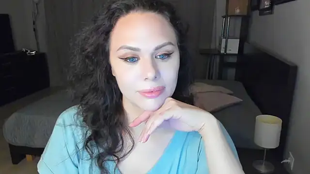 Snapshot of MollyCheiz chatting on 10, 9, 2025 MollyCheiz online show from 10, 9, 2025