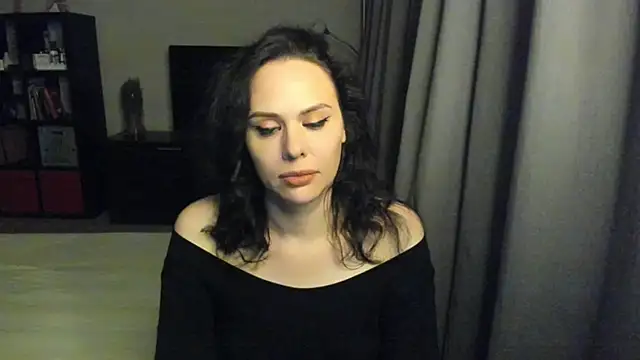 Snapshot of MollyCheiz chatting on 1, 2, 2025 MollyCheiz online show from 1, 2, 2025