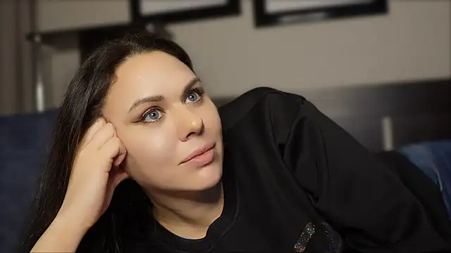 MollyCheiz online show from 23, 2, 2026