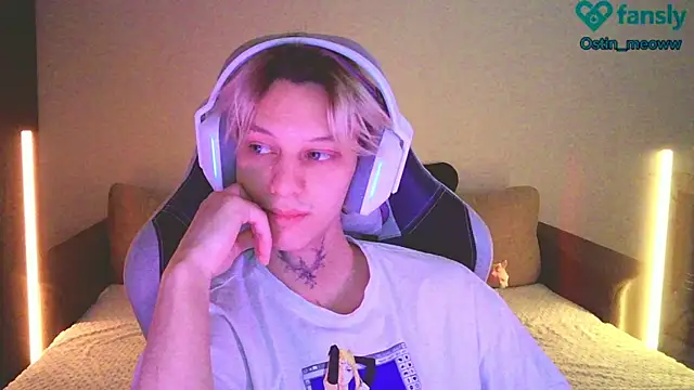 Snapshot of Ostin_meow chatting on 4, 3, 2025 Ostin meow online show from 4, 3, 2025