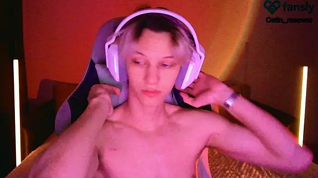 Snapshot of Ostin_meow chatting on 14, 3, 2025 Ostin meow online show from 14, 3, 2025
