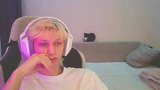 Snapshot of Ostin_meow chatting on 26, 12, 2024 Ostin meow online show from 26, 12, 2024