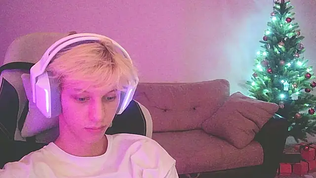 Snapshot of Ostin_meow chatting on 4, 1, 2025 Ostin meow online show from 4, 1, 2025