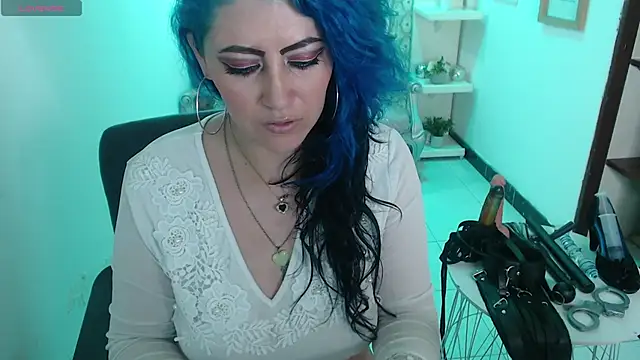 scarleth blue online show from 3, 3, 2025