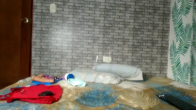 leonabigass18 online show from 24, 1, 2025