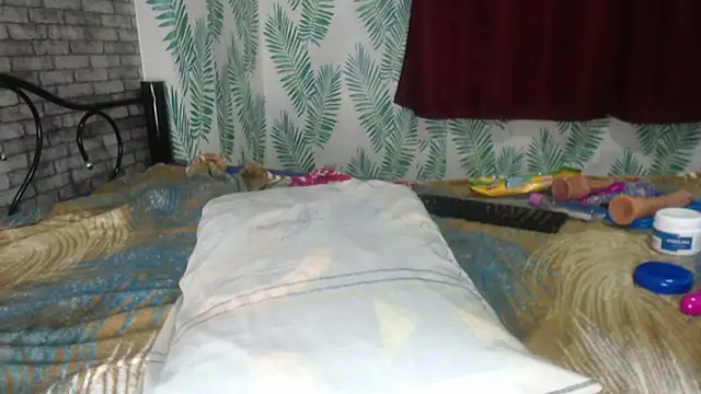 leonabigass18 online show from 6, 1, 2025