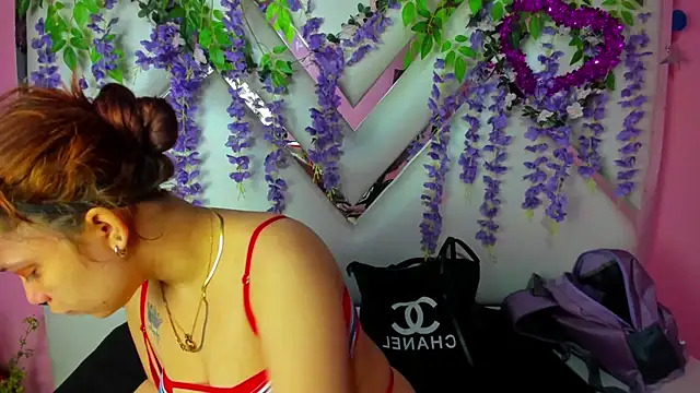 Snapshot of MelanyCarter18 chatting on 14, 10, 2025 MelanyCarter18 online show from 14, 10, 2025