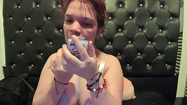 Snapshot of MelanyCarter18 chatting on 23, 10, 2025 MelanyCarter18 online show from 23, 10, 2025