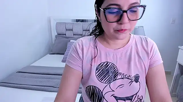 Snapshot of Camilaa_bueno chatting on 20, 5, 2026 Camilaa bueno online show from 20, 5, 2026