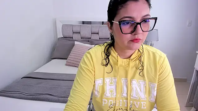 Snapshot of Camilaa_bueno chatting on 23, 5, 2026 Camilaa bueno online show from 23, 5, 2026
