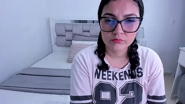 Snapshot of Camilaa_bueno chatting on 6, 6, 2026 Camilaa bueno online show from 6, 6, 2026