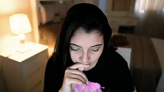 Camilaa bueno online show from 8, 10, 2025