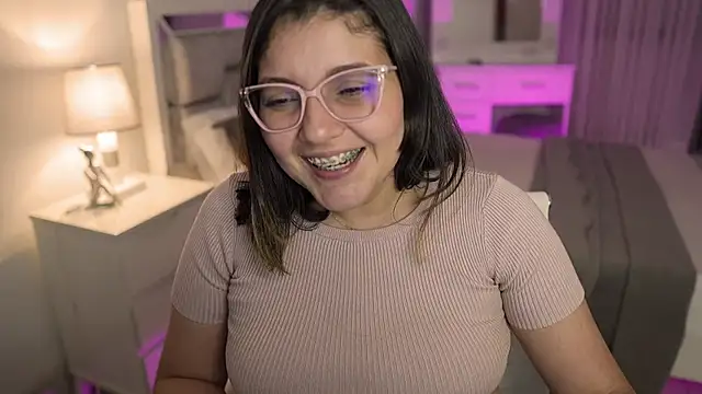 Camilaa bueno online show from 4, 1, 2025