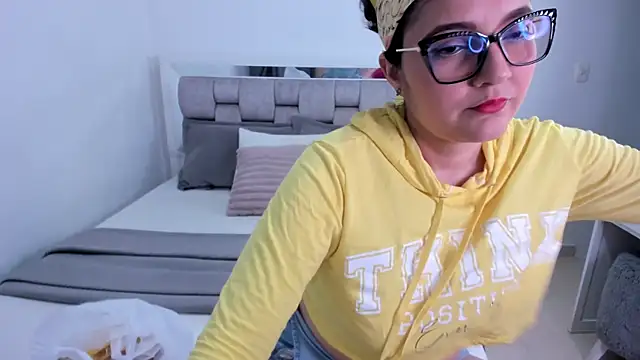 Snapshot of Camilaa_bueno chatting on 27, 5, 2026 Camilaa bueno online show from 27, 5, 2026