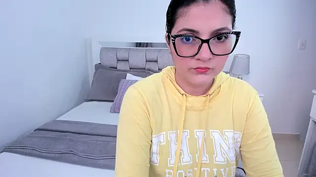 Snapshot of Camilaa_bueno chatting on 7, 5, 2026 Camilaa bueno online show from 7, 5, 2026