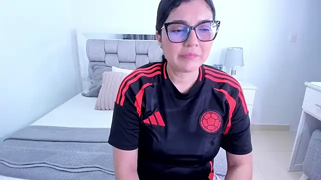 Snapshot of Camilaa_bueno chatting on 29, 5, 2026 Camilaa bueno online show from 29, 5, 2026