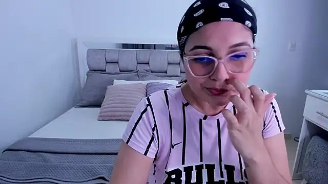 Snapshot of Camilaa_bueno chatting on 30, 5, 2026 Camilaa bueno online show from 30, 5, 2026