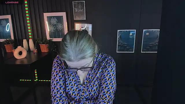 AlexandraKind online show from 5, 3, 2025