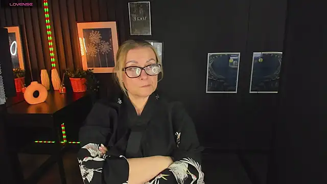 AlexandraKind online show from 5, 3, 2025