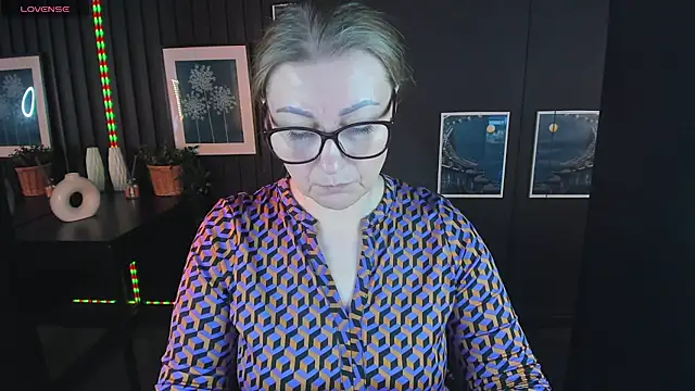 AlexandraKind online show from 5, 3, 2025