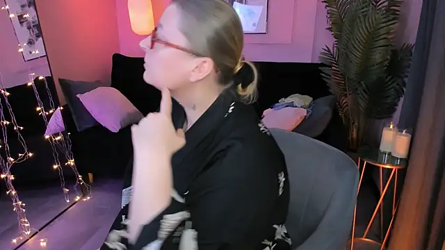 AlexandraKind online show from 10, 2, 2026