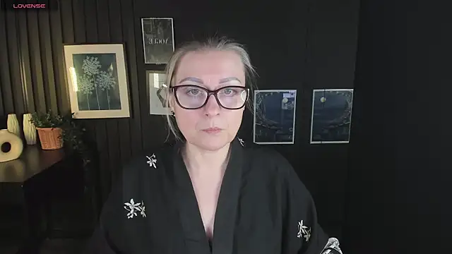 AlexandraKind online show from 6, 3, 2025
