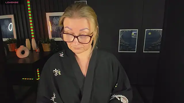 AlexandraKind online show from 4, 3, 2025