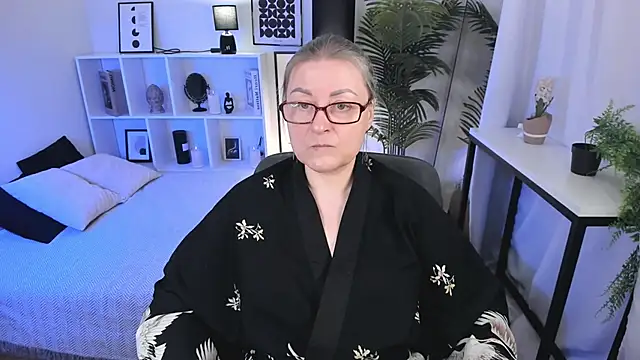 AlexandraKind online show from 4, 3, 2026