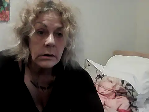 housewife shantie online show from 4, 4, 2026