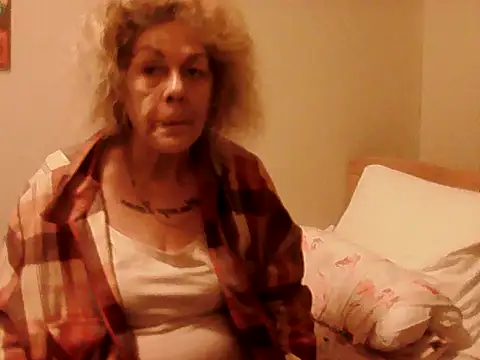 housewife shantie online show from 19, 4, 2026