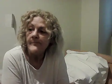 housewife shantie online show from 5, 3, 2026